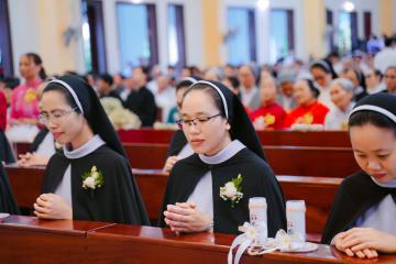 Chùm Hình ảnh số 5: Thánh lễ Tạ ơn, Nghi thức Khấn Dòng và mừng Ngân khánh Khấn Dòng năm 2026 (5)