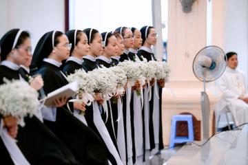 Chùm Hình ảnh số 5: Thánh lễ Tạ ơn, Nghi thức Khấn Dòng và mừng Ngân khánh Khấn Dòng năm 2026 (5)