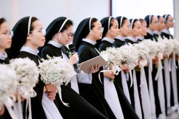 Chùm Hình ảnh số 5: Thánh lễ Tạ ơn, Nghi thức Khấn Dòng và mừng Ngân khánh Khấn Dòng năm 2026 (5)