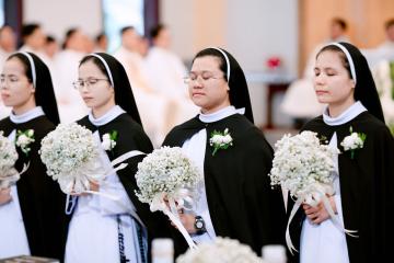 Chùm Hình ảnh số 5: Thánh lễ Tạ ơn, Nghi thức Khấn Dòng và mừng Ngân khánh Khấn Dòng năm 2026 (5)