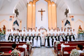 Chùm Hình ảnh số 5: Thánh lễ Tạ ơn, Nghi thức Khấn Dòng và mừng Ngân khánh Khấn Dòng năm 2026 (5)