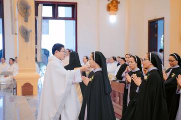Chùm Hình ảnh số 6: Thánh lễ Tạ ơn, Nghi thức Khấn Dòng và mừng Ngân khánh Khấn Dòng năm 2026 (6)