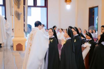 Chùm Hình ảnh số 6: Thánh lễ Tạ ơn, Nghi thức Khấn Dòng và mừng Ngân khánh Khấn Dòng năm 2026 (6)