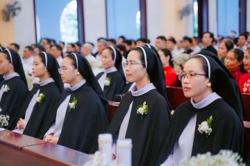 Chùm Hình ảnh số 6: Thánh lễ Tạ ơn, Nghi thức Khấn Dòng và mừng Ngân khánh Khấn Dòng năm 2026 (6)
