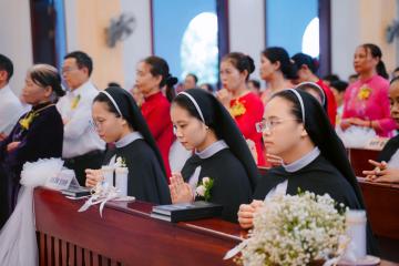 Chùm Hình ảnh số 6: Thánh lễ Tạ ơn, Nghi thức Khấn Dòng và mừng Ngân khánh Khấn Dòng năm 2026 (6)