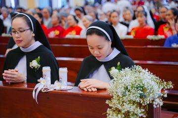 Chùm Hình ảnh số 6: Thánh lễ Tạ ơn, Nghi thức Khấn Dòng và mừng Ngân khánh Khấn Dòng năm 2026 (6)