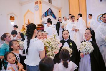 Chùm Hình ảnh số 6: Thánh lễ Tạ ơn, Nghi thức Khấn Dòng và mừng Ngân khánh Khấn Dòng năm 2026 (6)