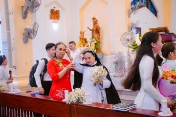 Chùm Hình ảnh số 6: Thánh lễ Tạ ơn, Nghi thức Khấn Dòng và mừng Ngân khánh Khấn Dòng năm 2026 (6)