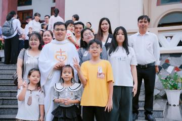 Chùm Hình ảnh số 6: Thánh lễ Tạ ơn, Nghi thức Khấn Dòng và mừng Ngân khánh Khấn Dòng năm 2026 (6)