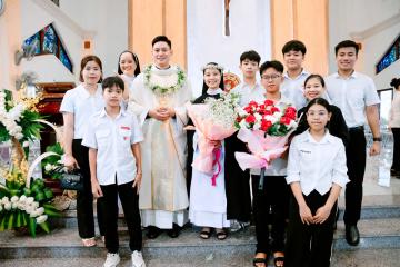 Chùm Hình ảnh số 6: Thánh lễ Tạ ơn, Nghi thức Khấn Dòng và mừng Ngân khánh Khấn Dòng năm 2026 (6)