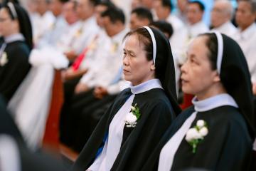 Chùm Hình ảnh số 7: Thánh lễ Tạ ơn, Nghi thức Khấn Dòng và mừng Ngân khánh Khấn Dòng năm 2026 (7)
