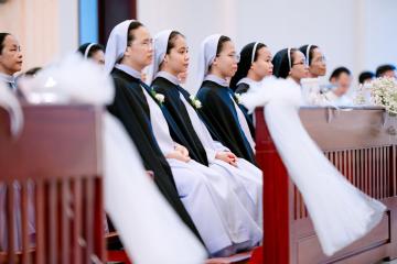 Chùm Hình ảnh số 7: Thánh lễ Tạ ơn, Nghi thức Khấn Dòng và mừng Ngân khánh Khấn Dòng năm 2026 (7)