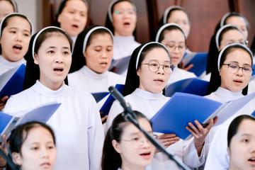 Chùm Hình ảnh số 7: Thánh lễ Tạ ơn, Nghi thức Khấn Dòng và mừng Ngân khánh Khấn Dòng năm 2026 (7)